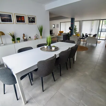 Villa Alvor 빌라 *